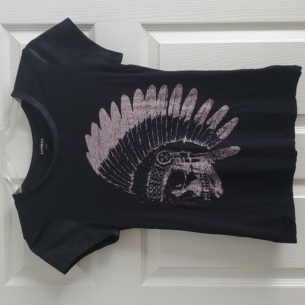 Express / Sz Sm / Black Top with Indian skull